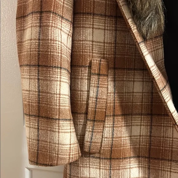 Plaid Brown Coat with Faux Fur Collar - Picture 5 of 6